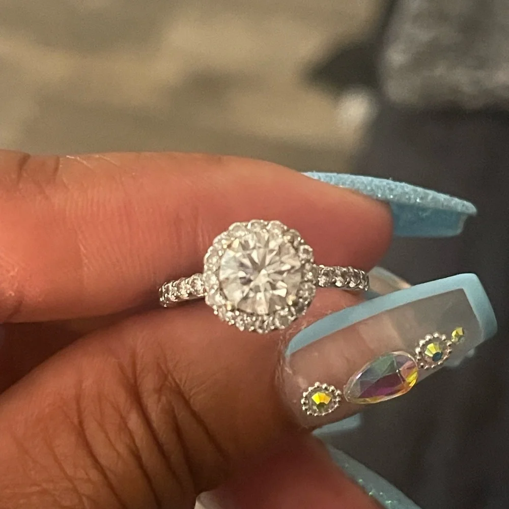 Engagement ring - Picture 2 of 6